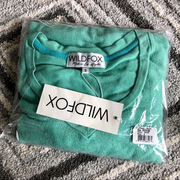 WILDFOX Baggy Beach Jumper Deep V Knit Pullover - Picture 3 of 16